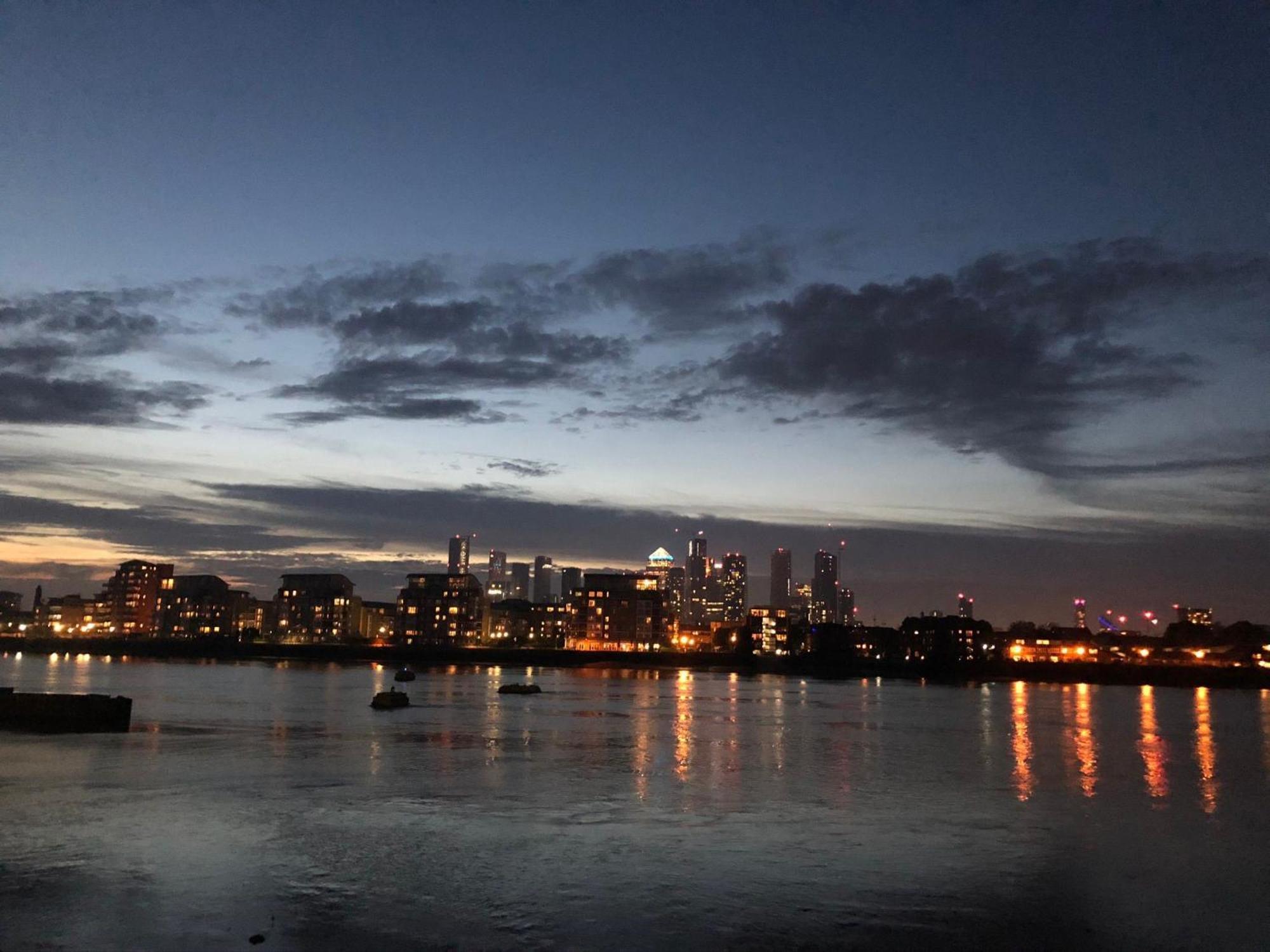 Greenwich Apartment With A River View & Balcony Near The 02 Arena & North Greenwich With Free Wifi & Fast Links Into Central Londen Buitenkant foto